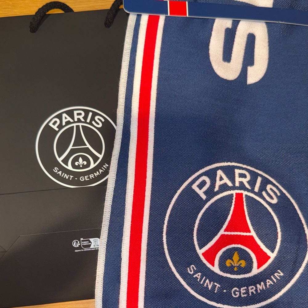 Nike Paris Saint-Germain Blue and Red Scarf - Official PSG Scarf